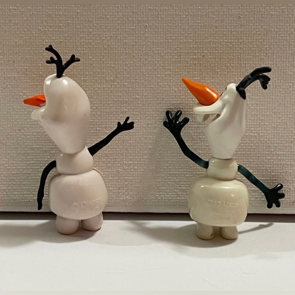 2 Olaf Disneys Frozen 2 inch figures - Picture 3 of 5